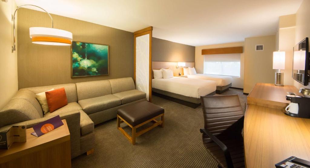 Hyatt Place Orlando/Lake Buena Vista - Queen Room With Two Queen Beds And Roll-In Shower - Disability Access