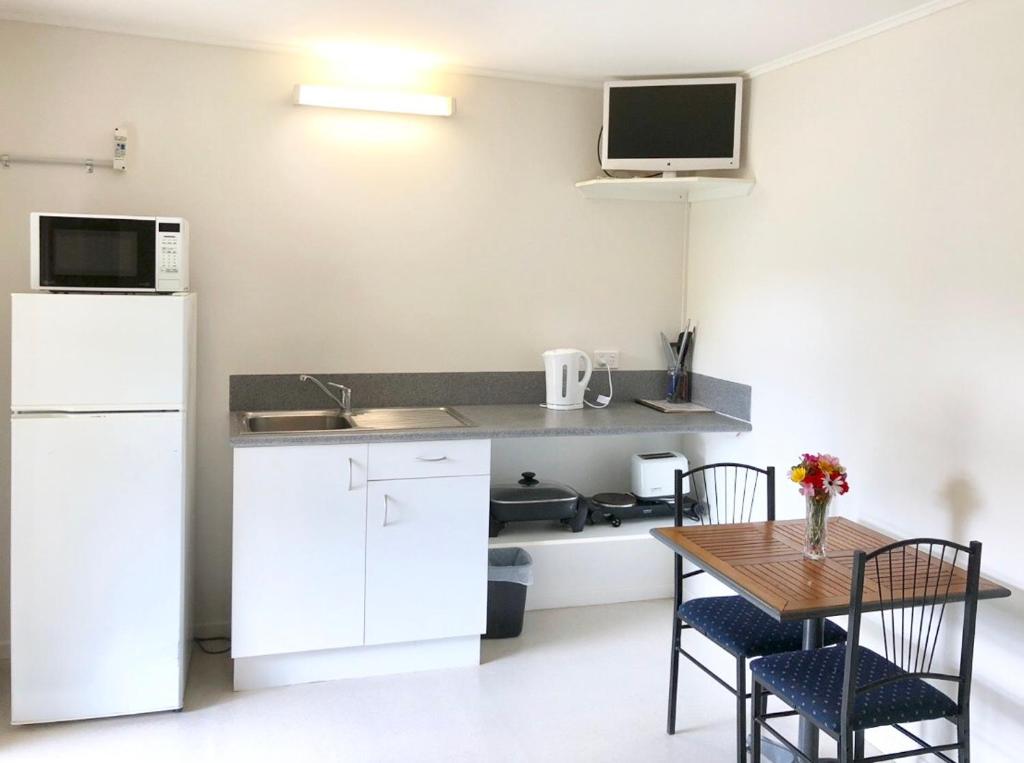 Homestead Caravan Park - Tweepersoonskamer Met Patio