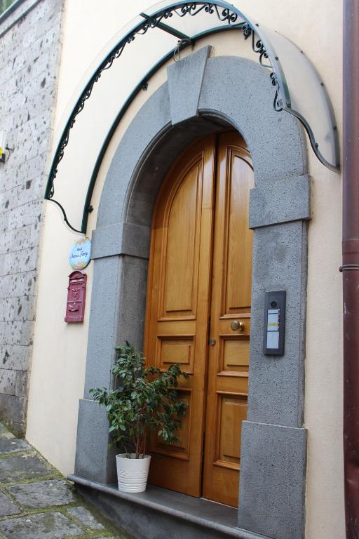 Fasada lub wejście do obiektu Domus Liberty