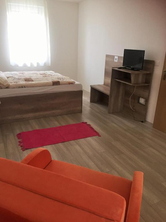 TV a/nebo společenská místnost v ubytování Promenád apartmány