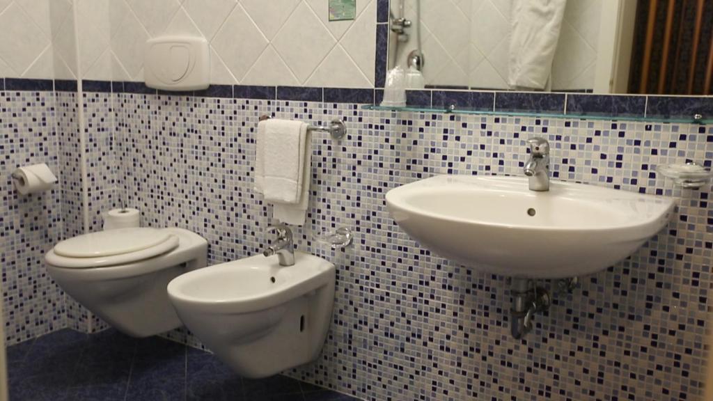 Koupelna v ubytování Hotel Nascente