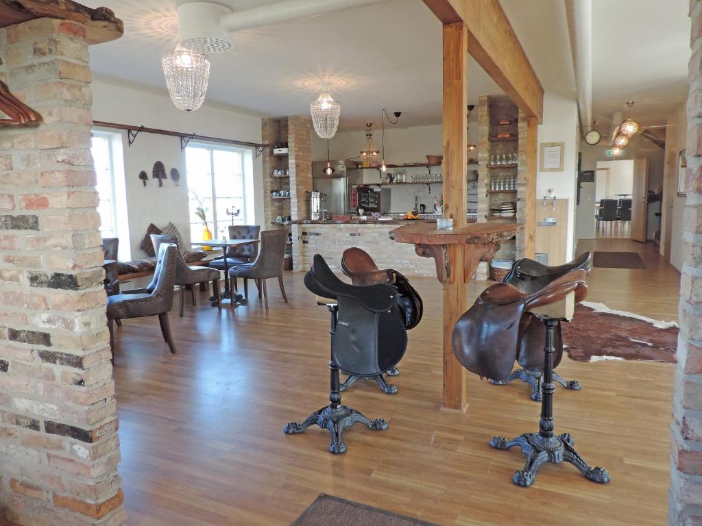 Posezení v ubytování Lanthotell Lögnäs Gård