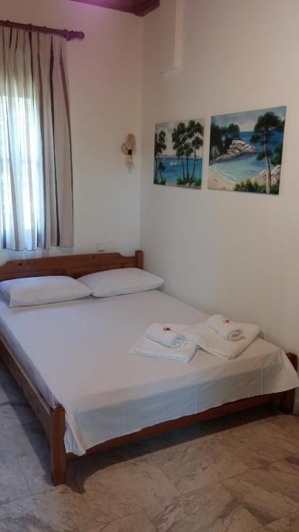 Postel nebo postele na pokoji v ubytování Patroudis House