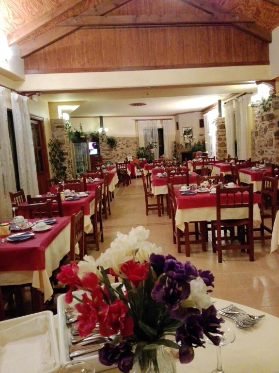 Reštaurácia alebo iné gastronomické zariadenie v ubytovaní La Casa del Filandón- HOTEL RURAL