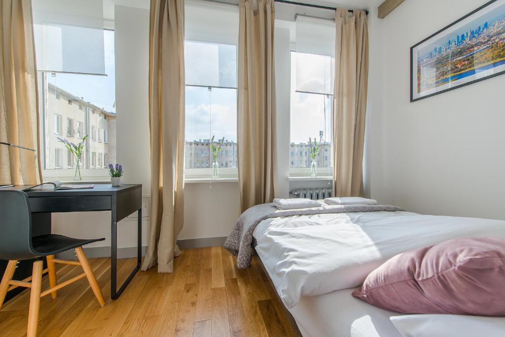 Posteľ alebo postele v izbe v ubytovaní Chmielna 73 P&O Serviced Apartments