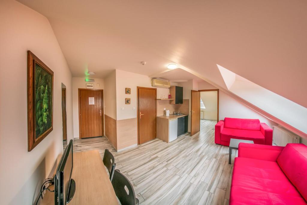 Kuchyň nebo kuchyňský kout v ubytování Veliki Garni Hotel