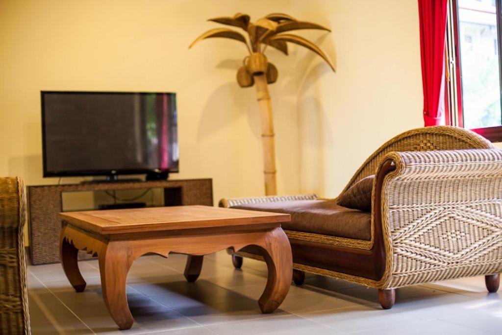TV a/nebo společenská místnost v ubytování 3 Bedroom Zen Island SDV342-By Samui Dream Villas
