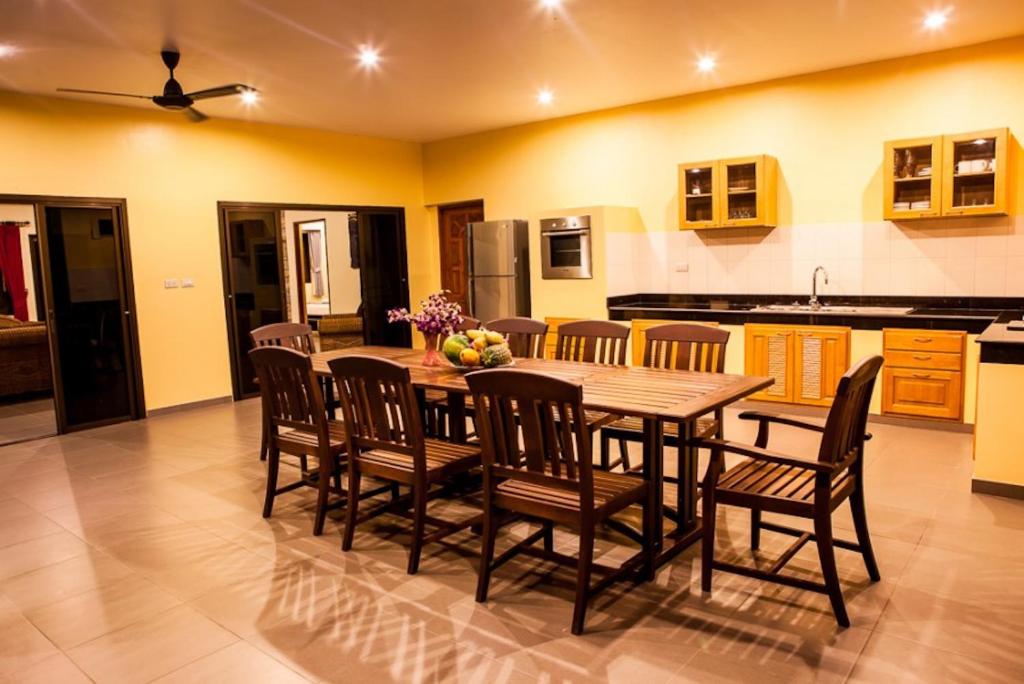 Kuchyň nebo kuchyňský kout v ubytování 3 Bedroom Zen Island SDV342-By Samui Dream Villas