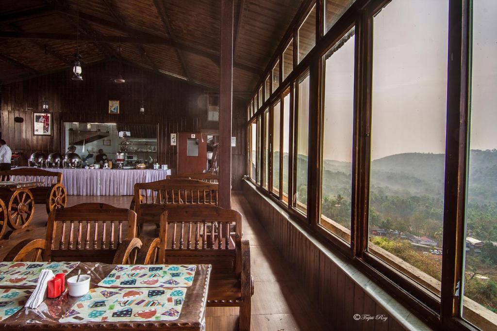 Nespecifikovaný výhled na hory nebo výhled na hory při pohledu z hotelu