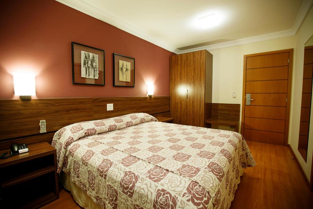  Eston Hotel