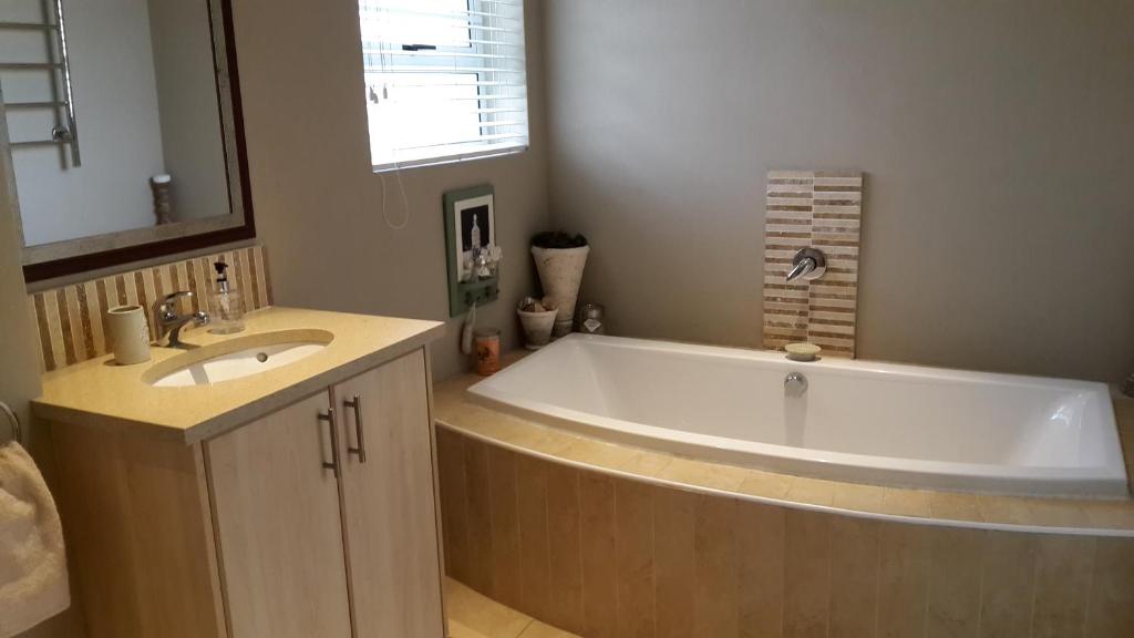 Jenvey House Selfcatering Apartments & BnB - Two-Bedroom Apartment