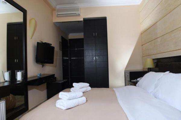 Postel nebo postele na pokoji v ubytování Aktis Hotel