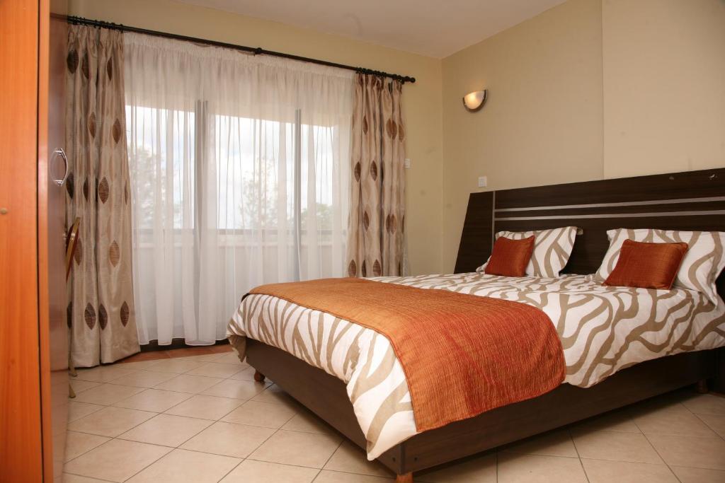 Postel nebo postele na pokoji v ubytování Nairobi Transit Hotel