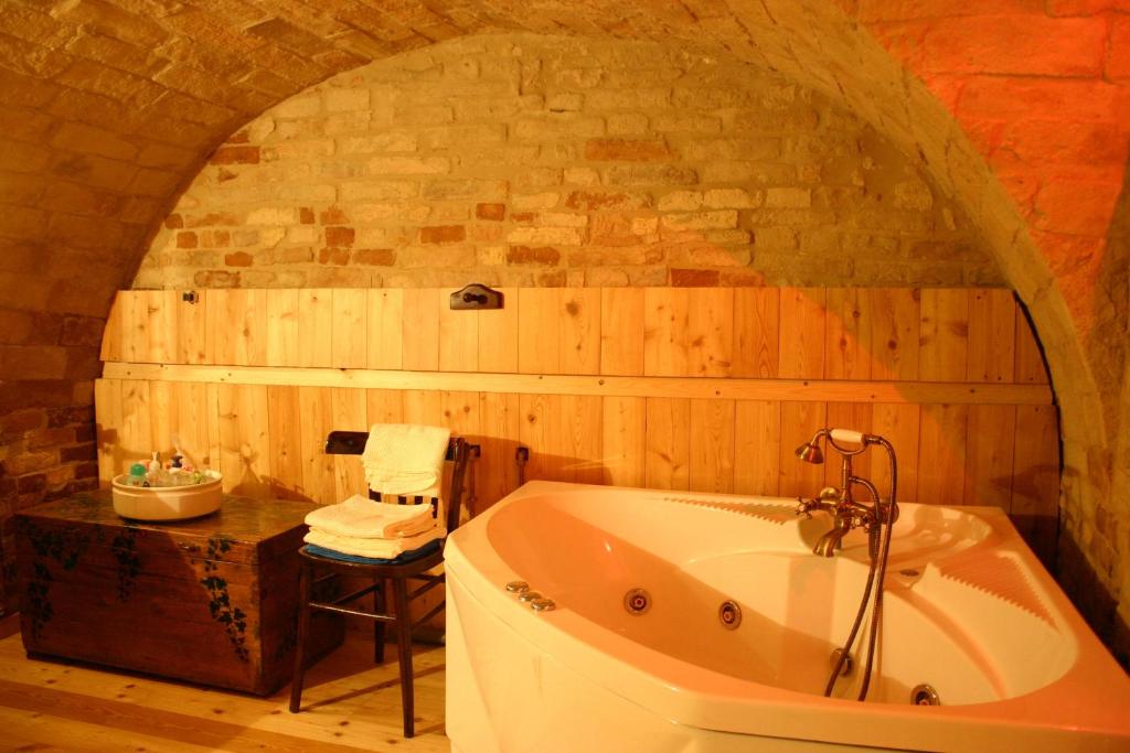Ένα μπάνιο στο La Neviera Nel Pozzo