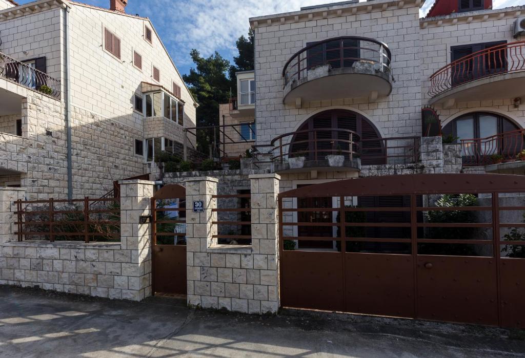 Budova, v ktorej sa apartmán nachádza