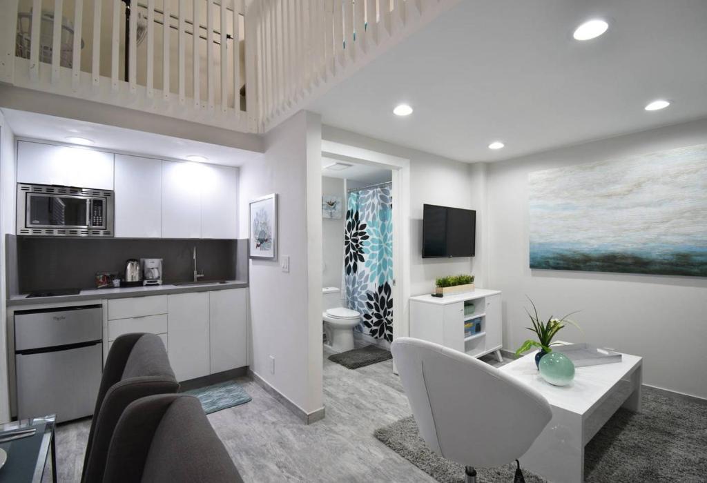 Kuchyň nebo kuchyňský kout v ubytování Fashionable loft APT UNIT # 5