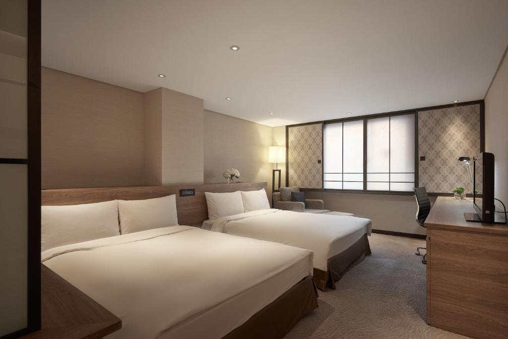 Postel nebo postele na pokoji v ubytování Royal Inn Taipei Nanxi - MRT Zhongshan Station