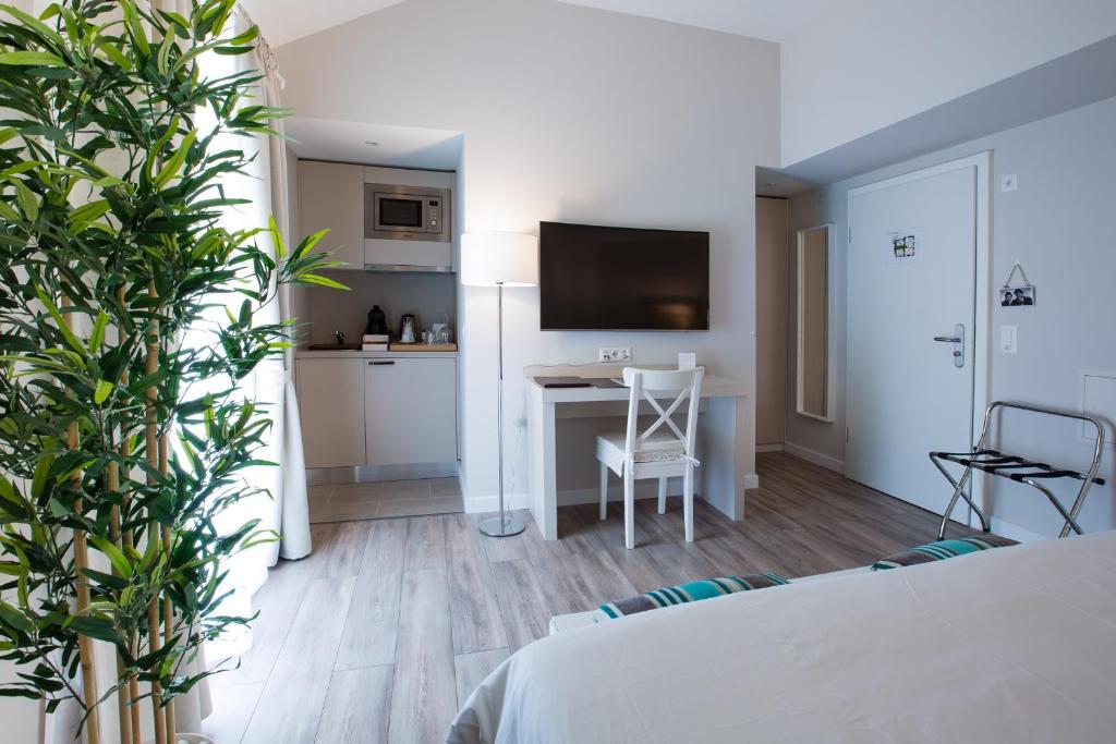 TV a/nebo společenská místnost v ubytování Auberge des Grands Bois