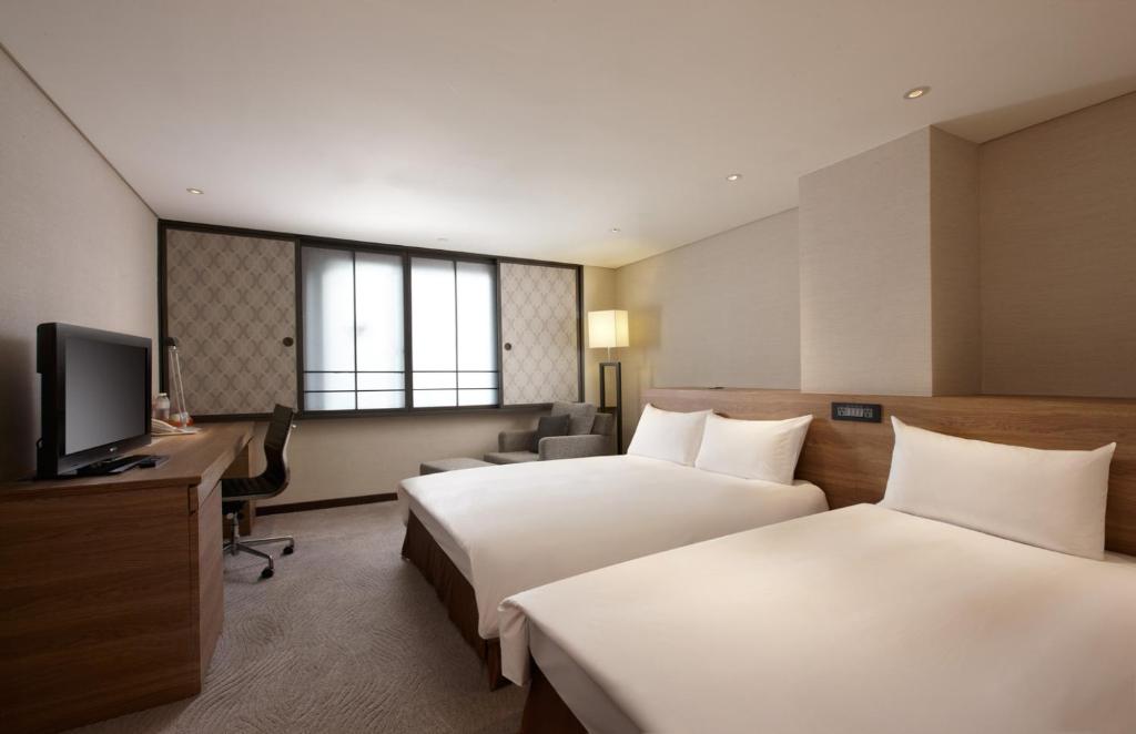 TV a/nebo společenská místnost v ubytování Royal Inn Taipei Nanxi - MRT Zhongshan Station
