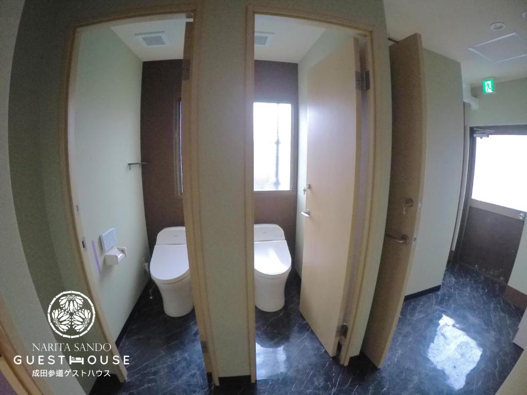 Koupelna v ubytování Narita Sando Guesthouse