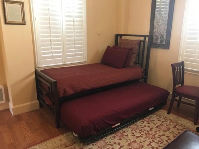 Mayflower Hotel - Family Room