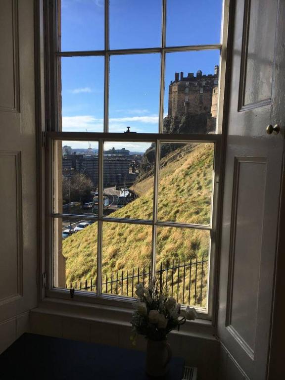 Castle Wynd - Historic Edinburgh Castle Views Central Apartment