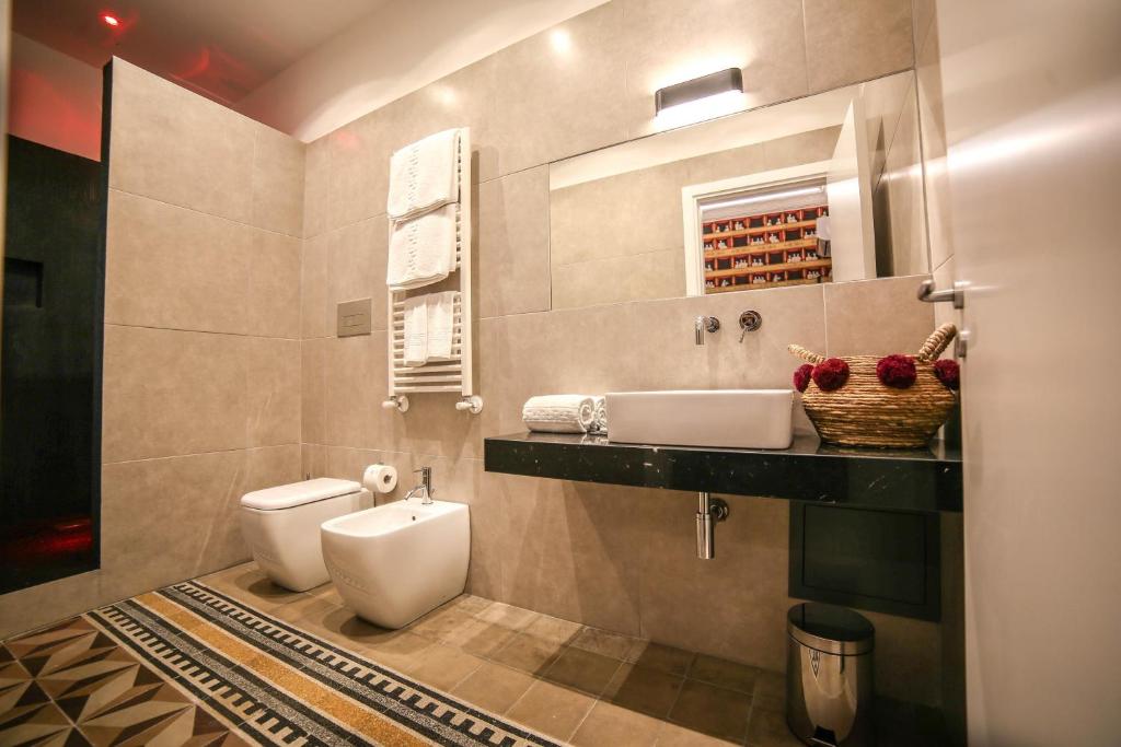 Family Affair Luxury Rooms&Suitesにあるバスルーム