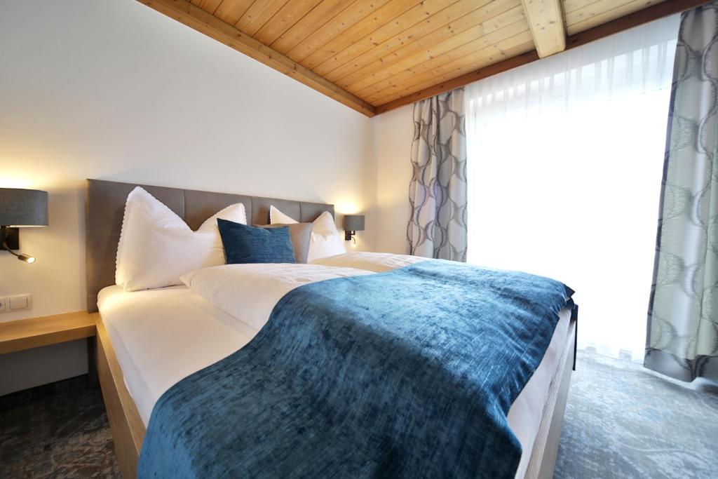 A bed or beds in a room at Frühstückspension Jagdhof