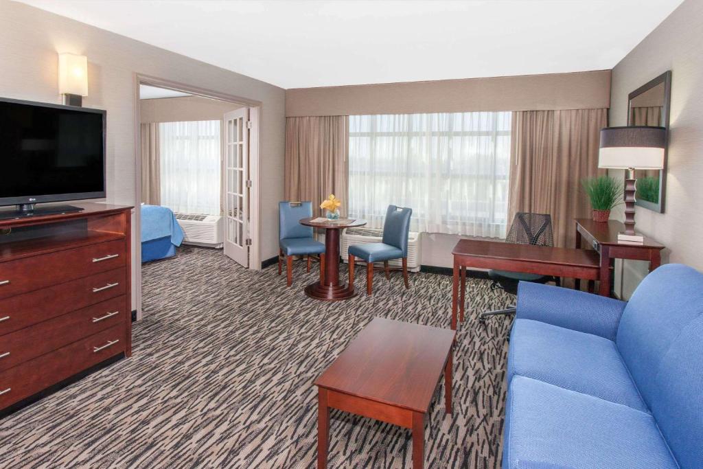 Wyndham Garden Elk Grove Village - O'Hare photo