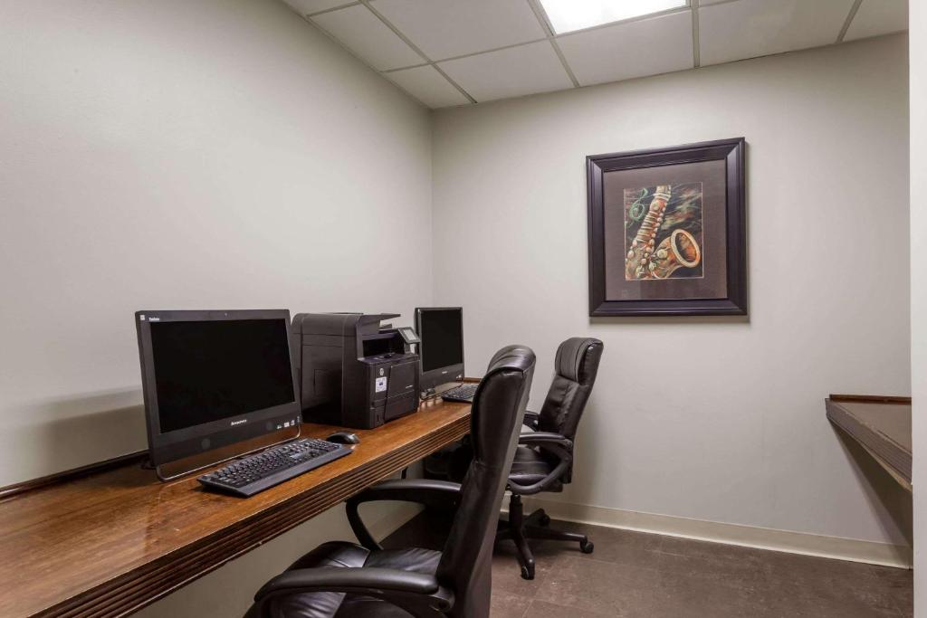 an office with a desk with a computer and two chairs at Wyndham Southbury in Southbury