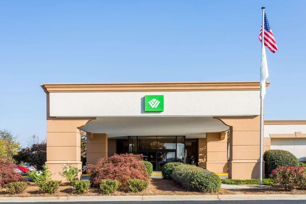 a view of a wyndham niagara falls headquarters at Wyndham Garden Greensboro in Greensboro