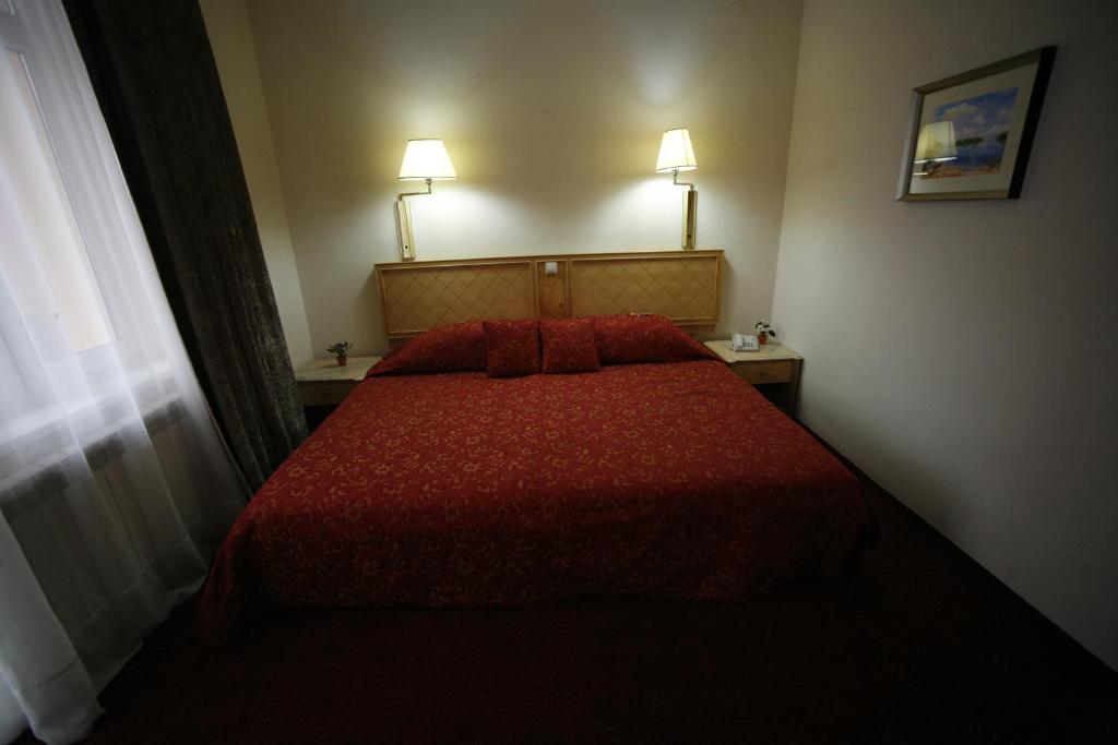 Postel nebo postele na pokoji v ubytování Golden Inn Hotel