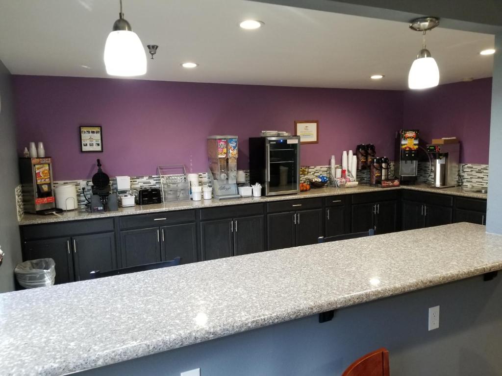 Super 8 by Wyndham Fort Collins photo
