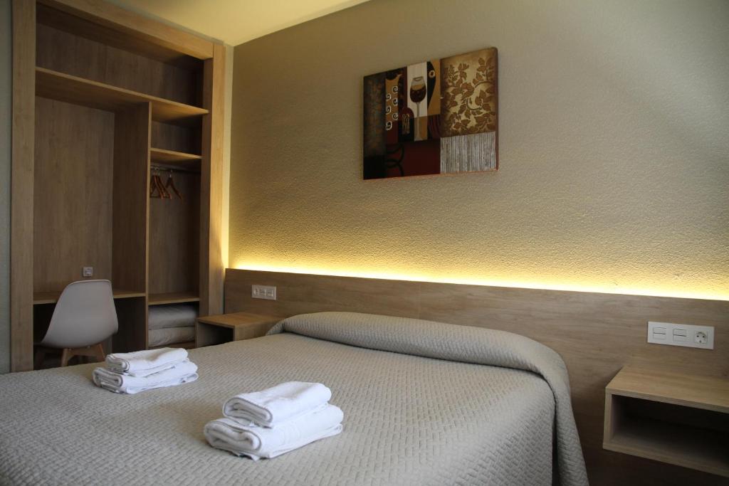 Postel nebo postele na pokoji v ubytování Hostal Acella