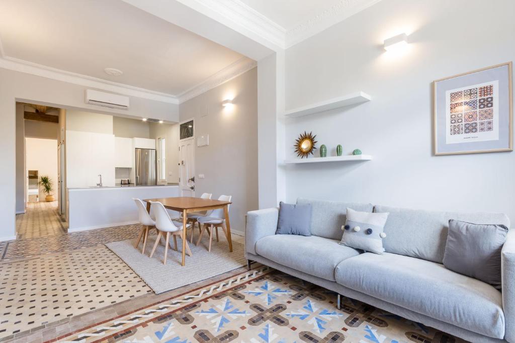 a living room with a couch and a table at Casa Nolla in Valencia