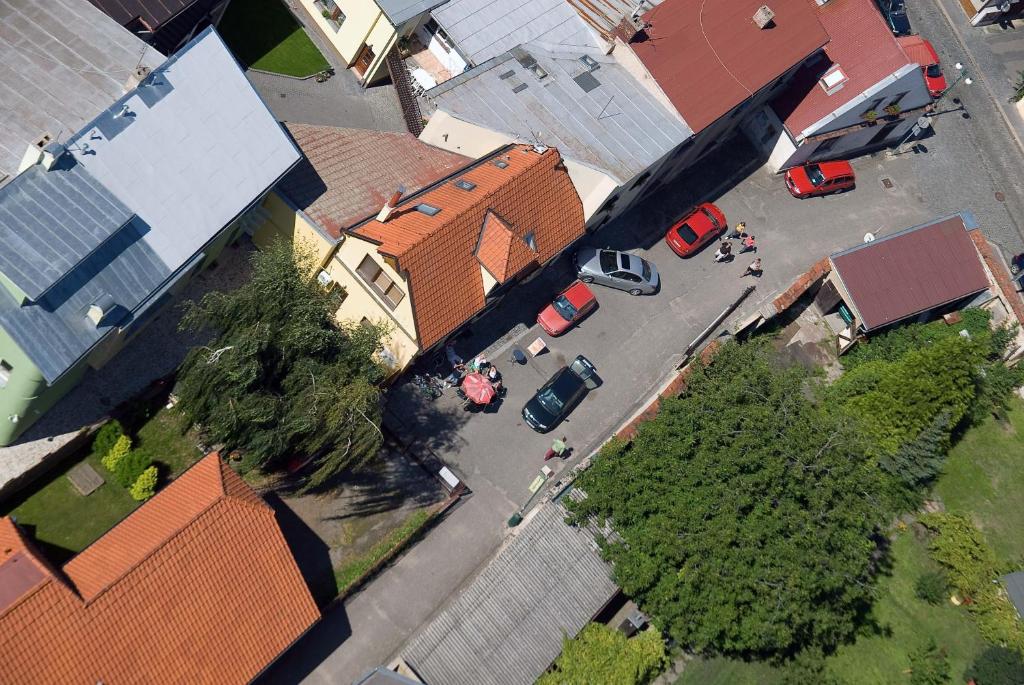 Letecký snímek ubytování Penzion U Vinotéky
