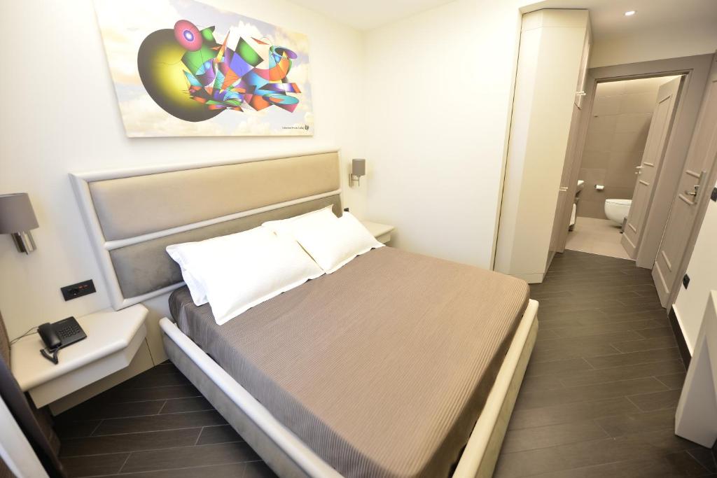 Uma cama ou camas num quarto em Petit Hotel Elita