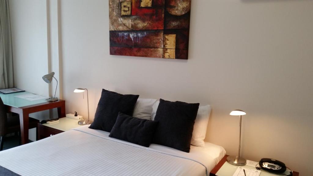 Postel nebo postele na pokoji v ubytování Mid City Motor Inn Singleton