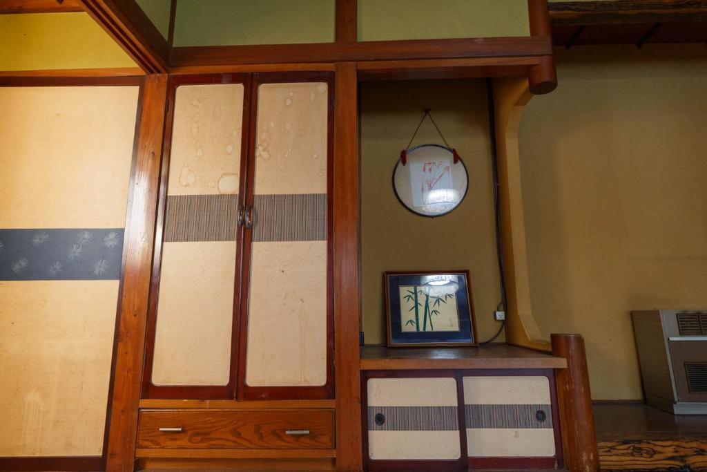 TV a/nebo společenská místnost v ubytování 柏屋旅館＜シェアハウス&ゲストハウス＞