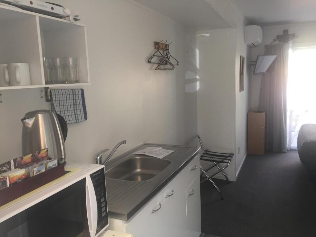 Kuchyň nebo kuchyňský kout v ubytování Harbour View Motel