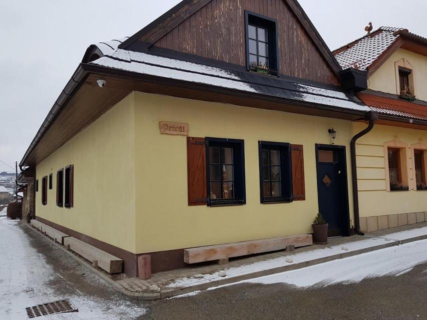Budova, kde se ubytování v soukromí nachází