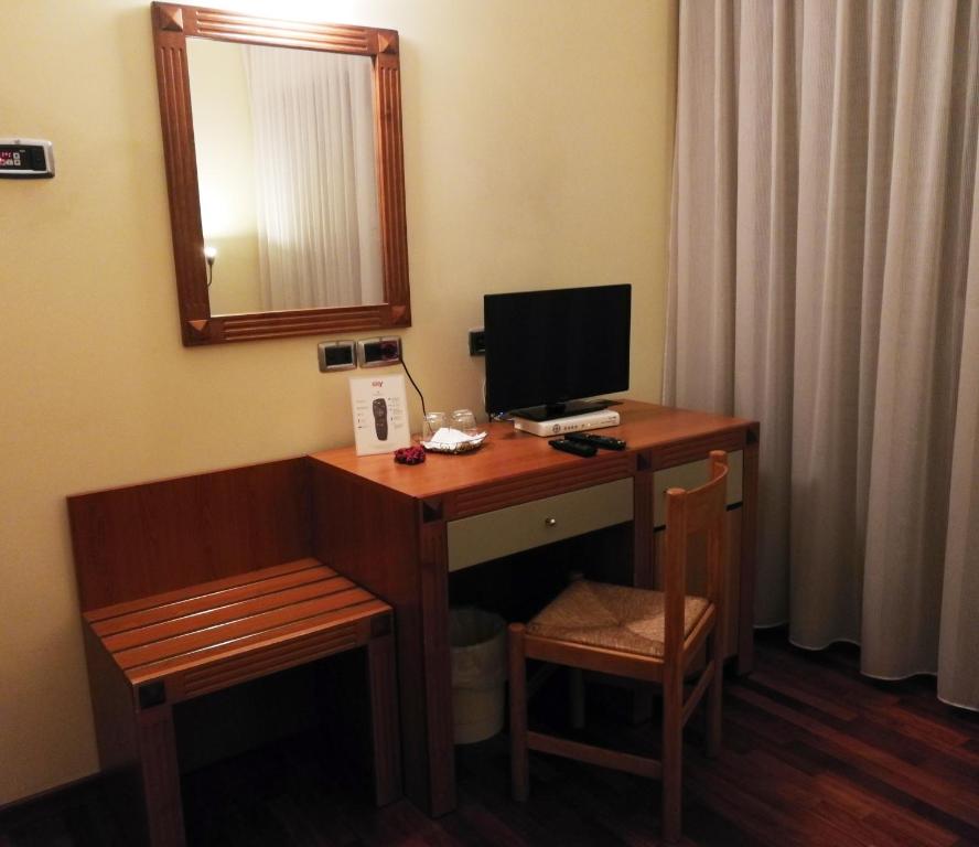 TV a/nebo společenská místnost v ubytování Hotel Il Castellaccio