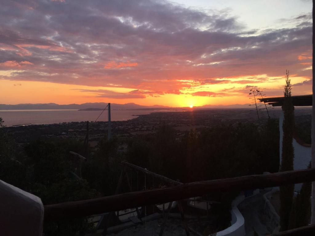 Alba o tramonto visti dall'interno del lodge o dai dintorni