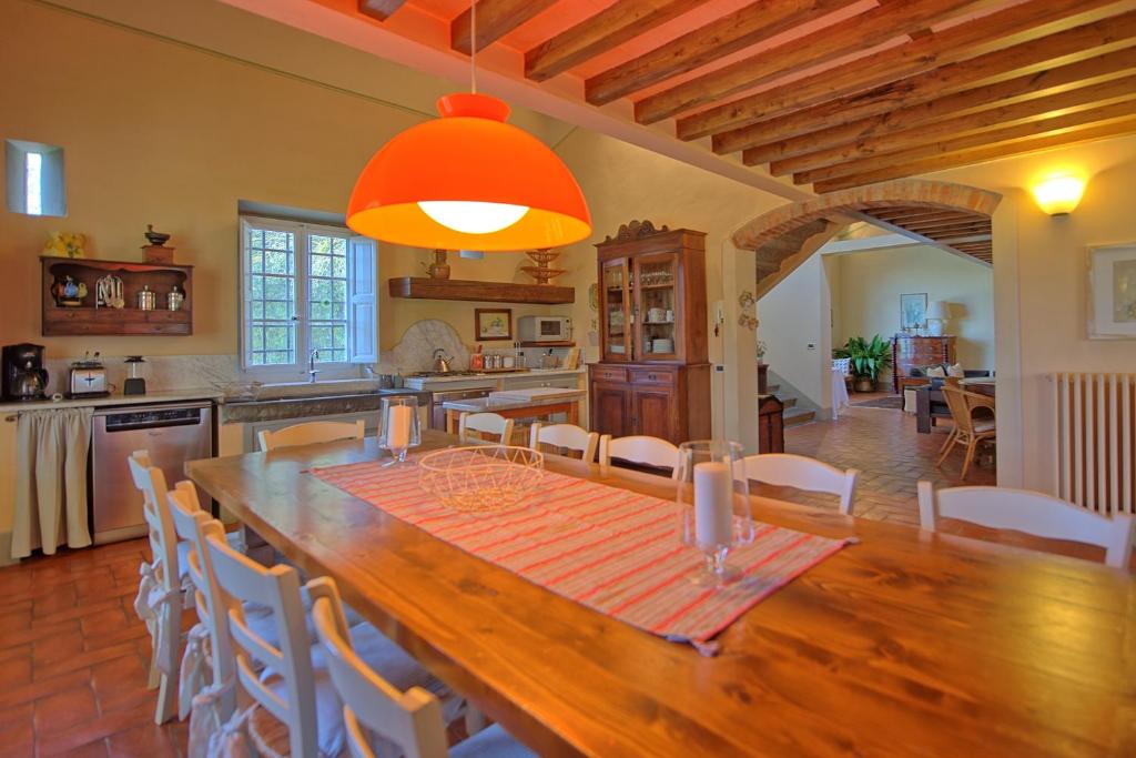 A kitchen or kitchenette at Villa Fontine by PosarelliVillas
