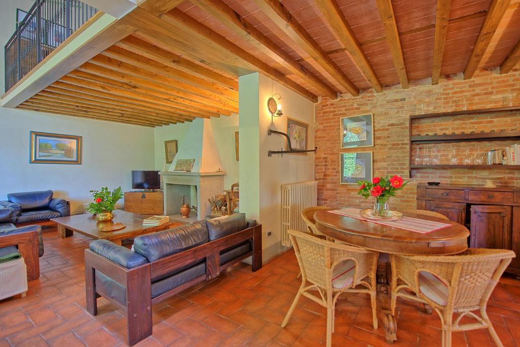 A seating area at Villa Fontine by PosarelliVillas