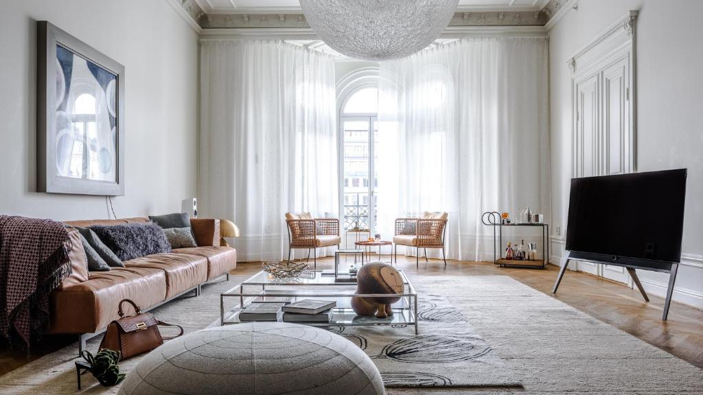 TV a/nebo společenská místnost v ubytování Nobis Hotel Stockholm, a Member of Design Hotels™