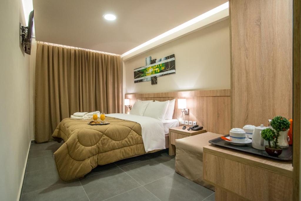 Postel nebo postele na pokoji v ubytování Argo Hotel Piraeus