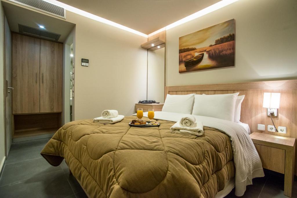 Postel nebo postele na pokoji v ubytování Argo Hotel Piraeus