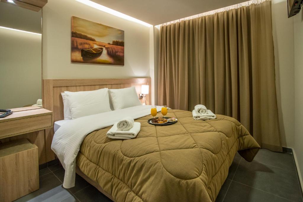 Postel nebo postele na pokoji v ubytování Argo Hotel Piraeus