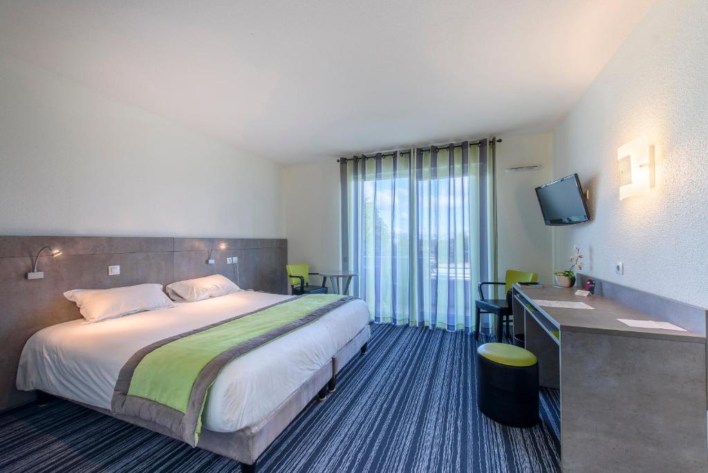 Postel nebo postele na pokoji v ubytování Hotel Le Chatard